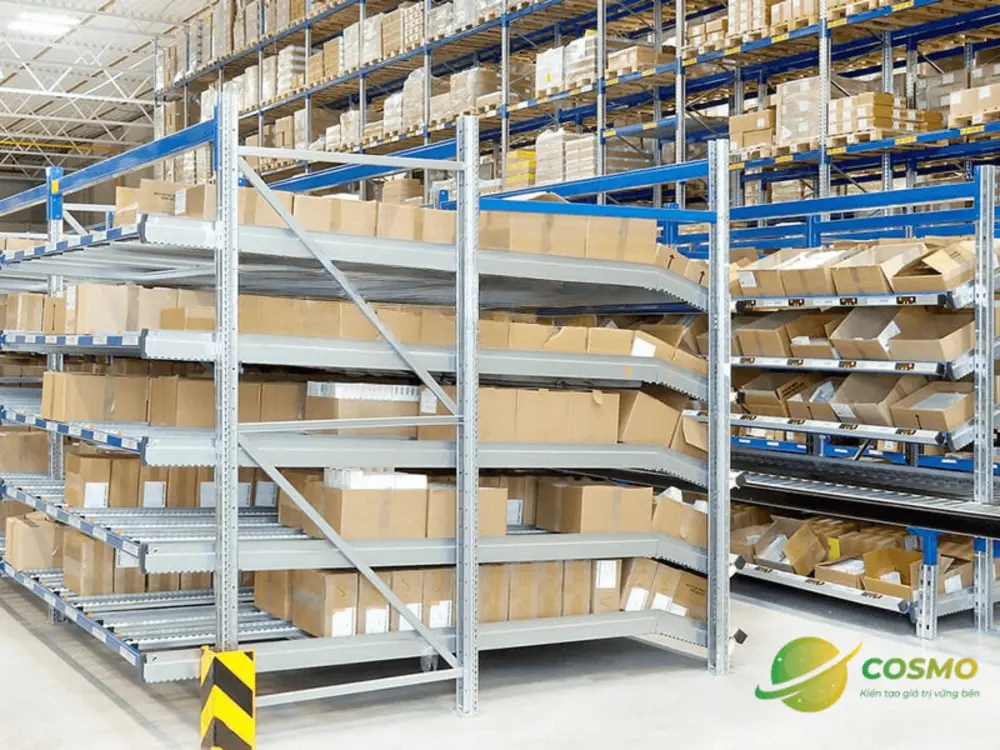 Kệ con lăn trong warehouse