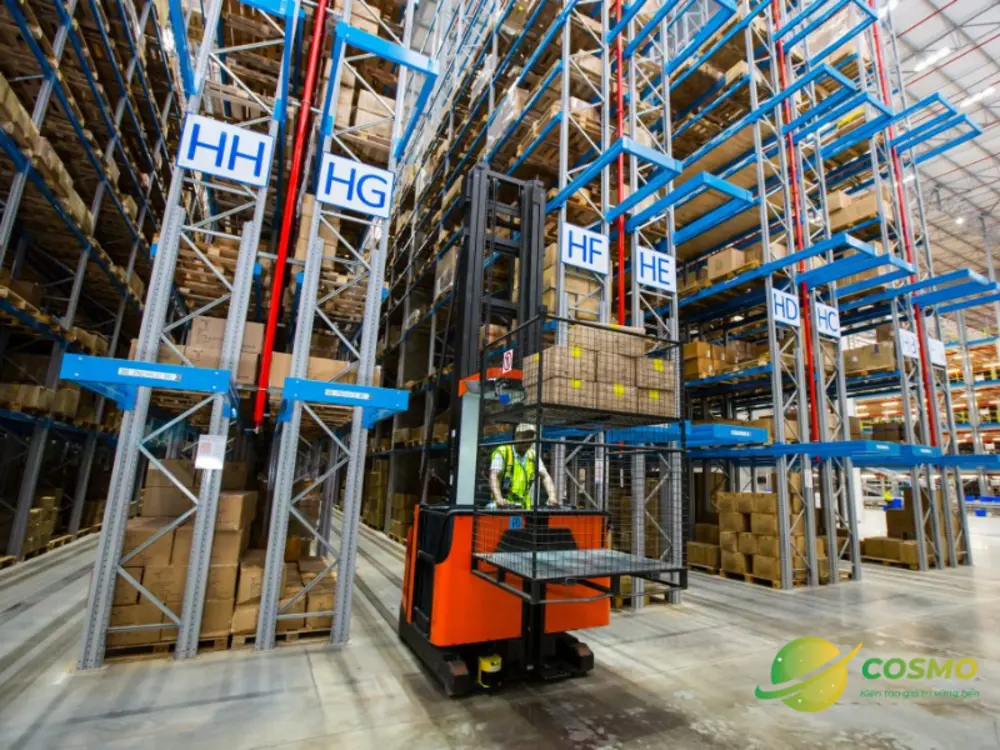 Hình ảnh thực tế Kệ Narrow Aisle và xe nâng chuyên dụng