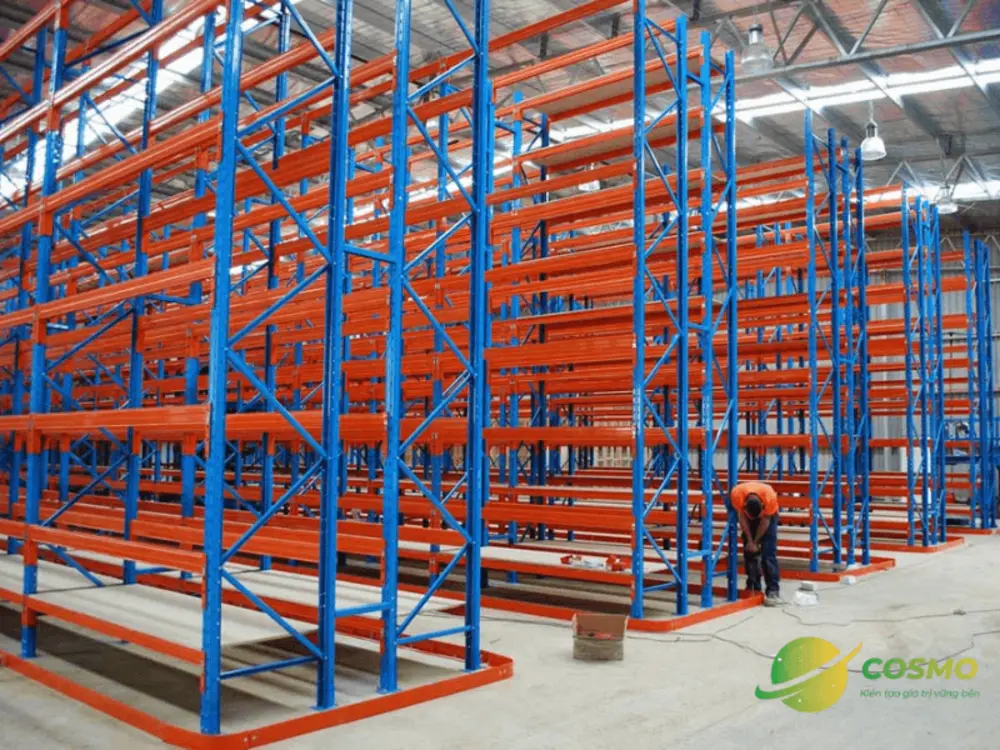 Kệ Narrow Aisle trong warehouse