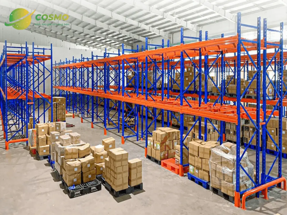 Kệ selective trong warehouse