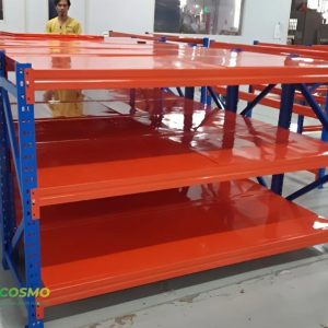 Kệ trung tải 3 tầng có chiều cao hợp lý