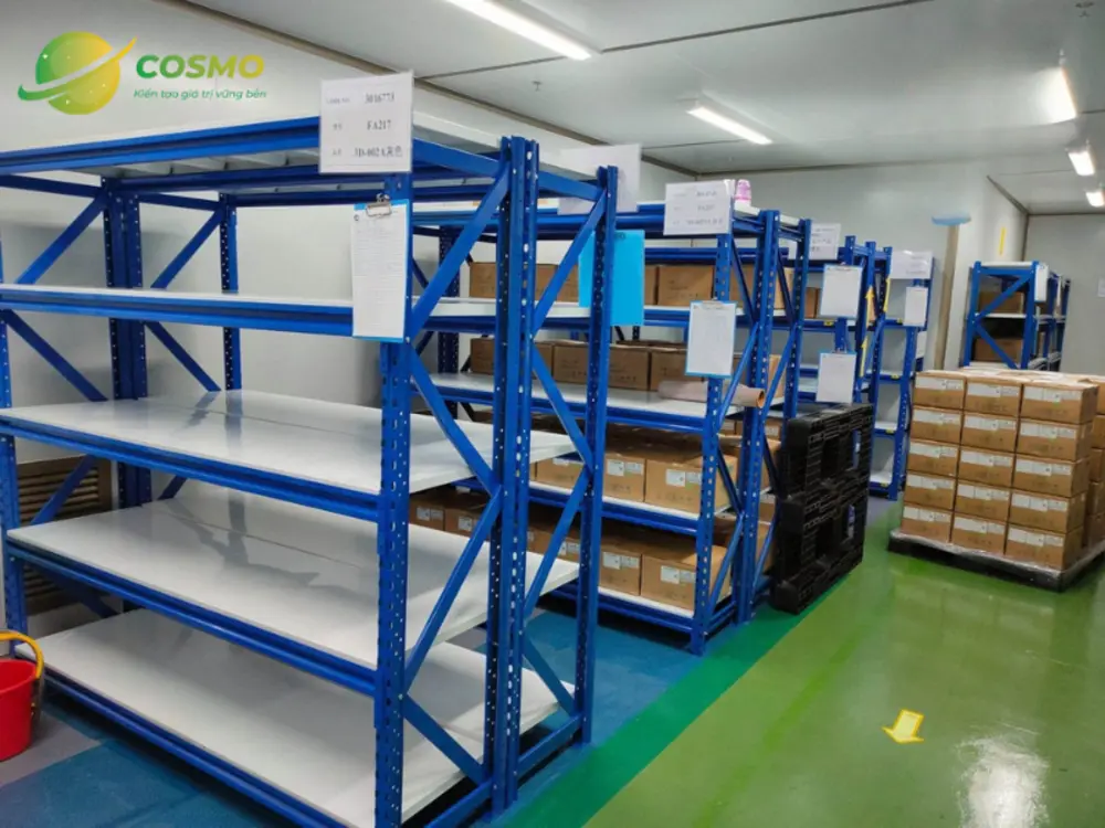 Lắp đặt kệ trung tải đúng kỹ thuật để đảm bảo an toàn và độ bền lâu dài cho kho hàng