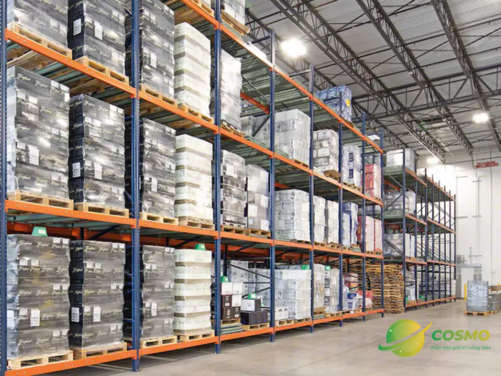 Kệ Push Back phù hợp với các kho hàng có số lượng pallet ít, nhưng mỗi pallet lại có số lượng hàng hóa lớn