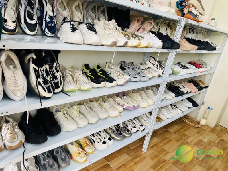 Kệ sắt V lỗ cho cửa hàng giày dép