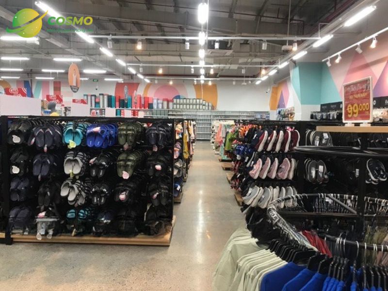 Kệ trưng bày giày dép có móc treo