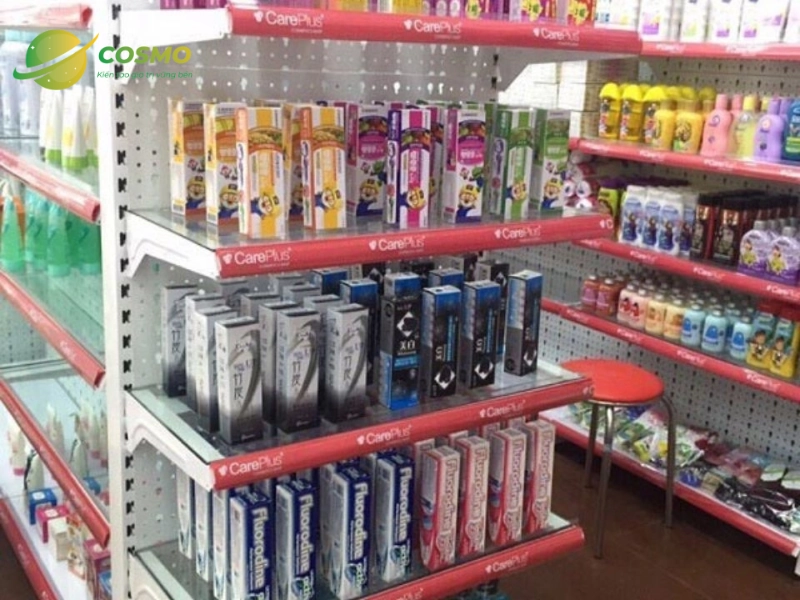 Kệ siêu thị lưng tôn đục lỗ đơn trưng bày các sản phẩm vệ sinh cá nhân