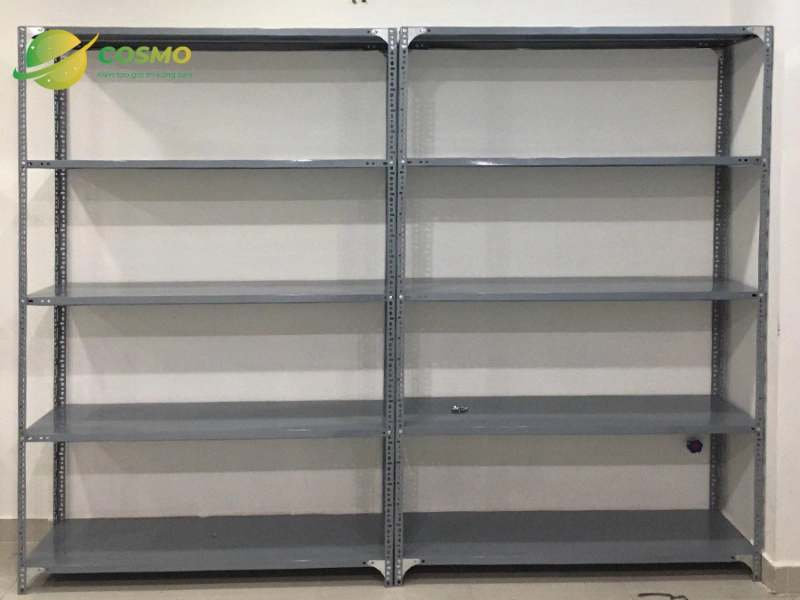 Kệ sắt V lỗ 5 tầng cũng có thể được tận dụng làm kệ đồ siêu thị
