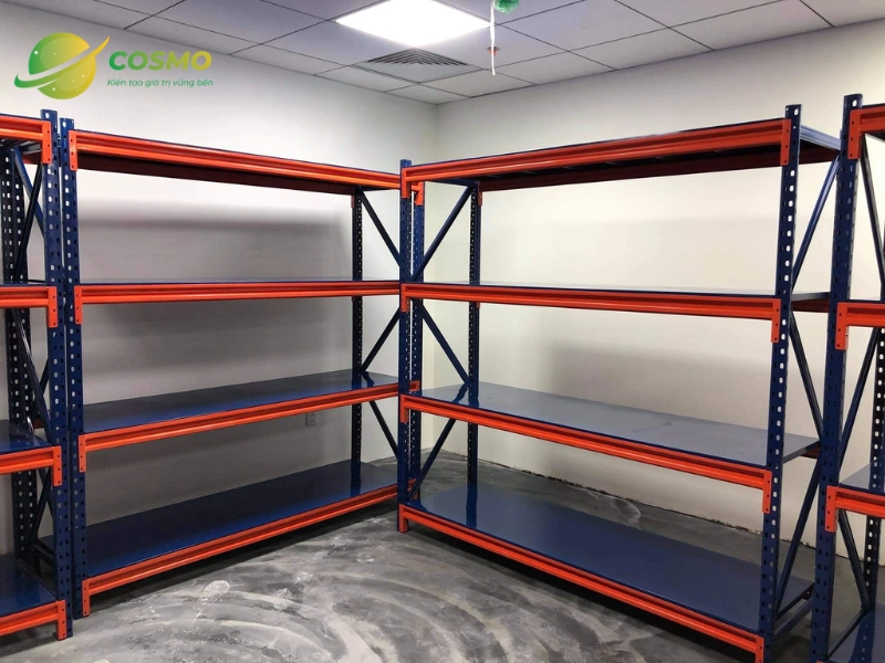 Khoảng cách giữa các mâm tầng có thể được điều chỉnh để phù hợp với đặc điểm kho hàng của bạn