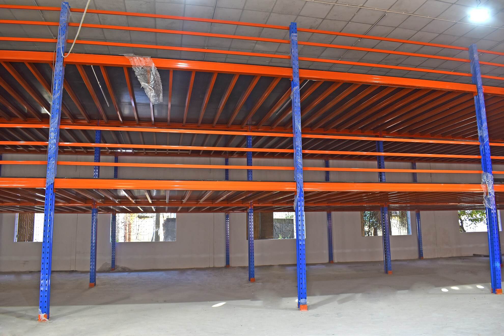 Ưu điểm của kệ sàn Mezzanine trong quản lý kho hiện đại