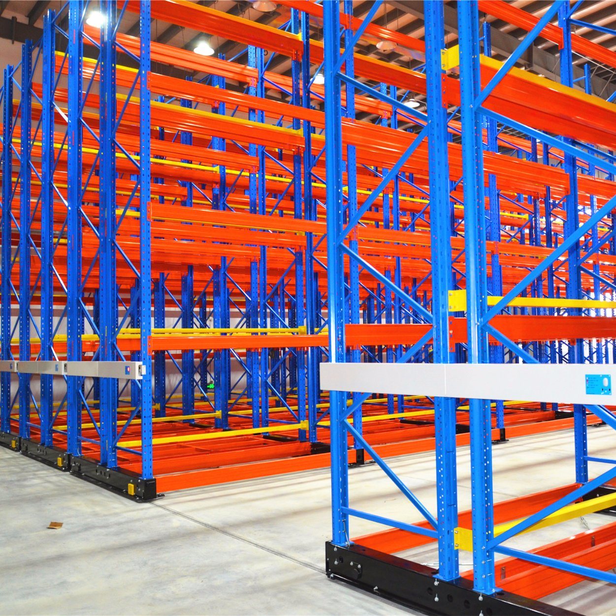 Kệ Mobile Rack là gì? Giải pháp tối ưu không gian kho hiện đại