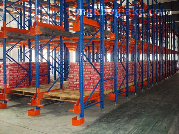 Kệ Push Back và ứng dụng thực tế trong logistics hiện đại