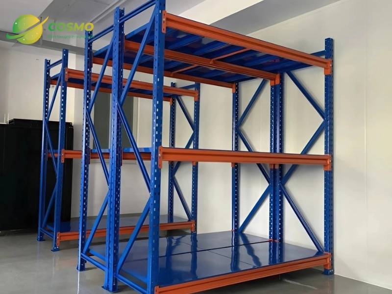 Giá kệ trung tải 3 tầng dài 2m x rộng 0,5m x cao 2m là 2.050.000 VNĐ/bộ hoàn chỉnh 