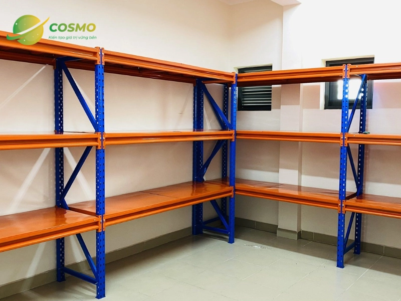 Giá kệ trung tải 3 tầng dài 2m x rộng 0,6m x cao 2m là 2.050.000 VNĐ/bộ hoàn chỉnh 
