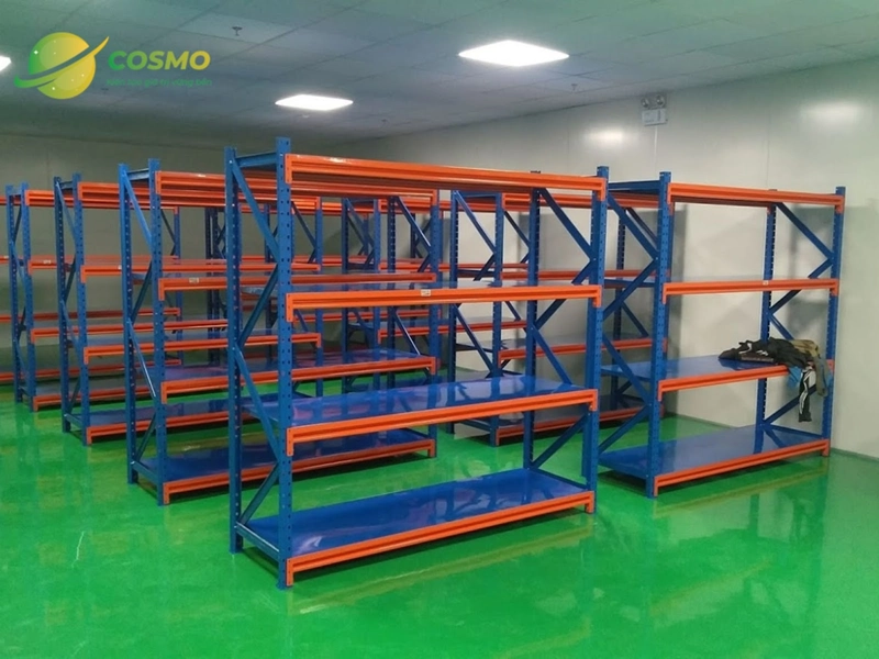 Kệ trung tải 4 tầng được ứng dụng rộng rãi trong nhiều lĩnh vực