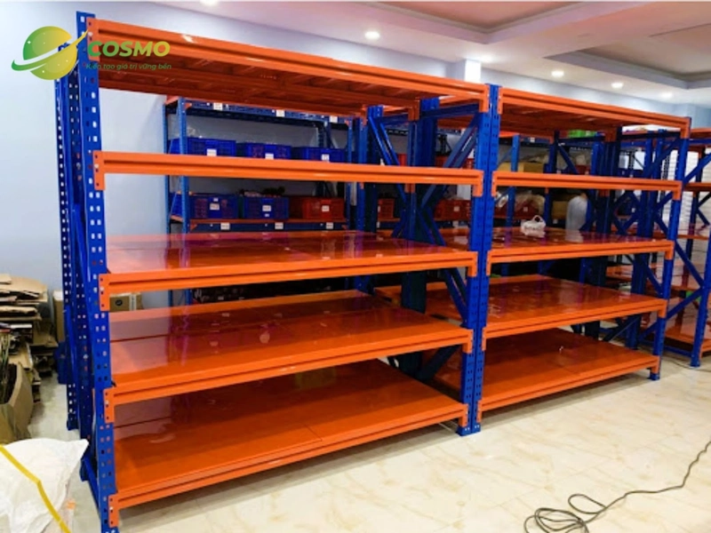 Kệ trung tải 5 tầng được ứng dụng trong rất nhiều lĩnh vực 