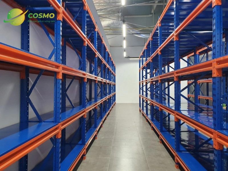 Giá kệ trung tải 700kg dao động từ 1.400.000 đến 4.900.000 đồng/bộ
