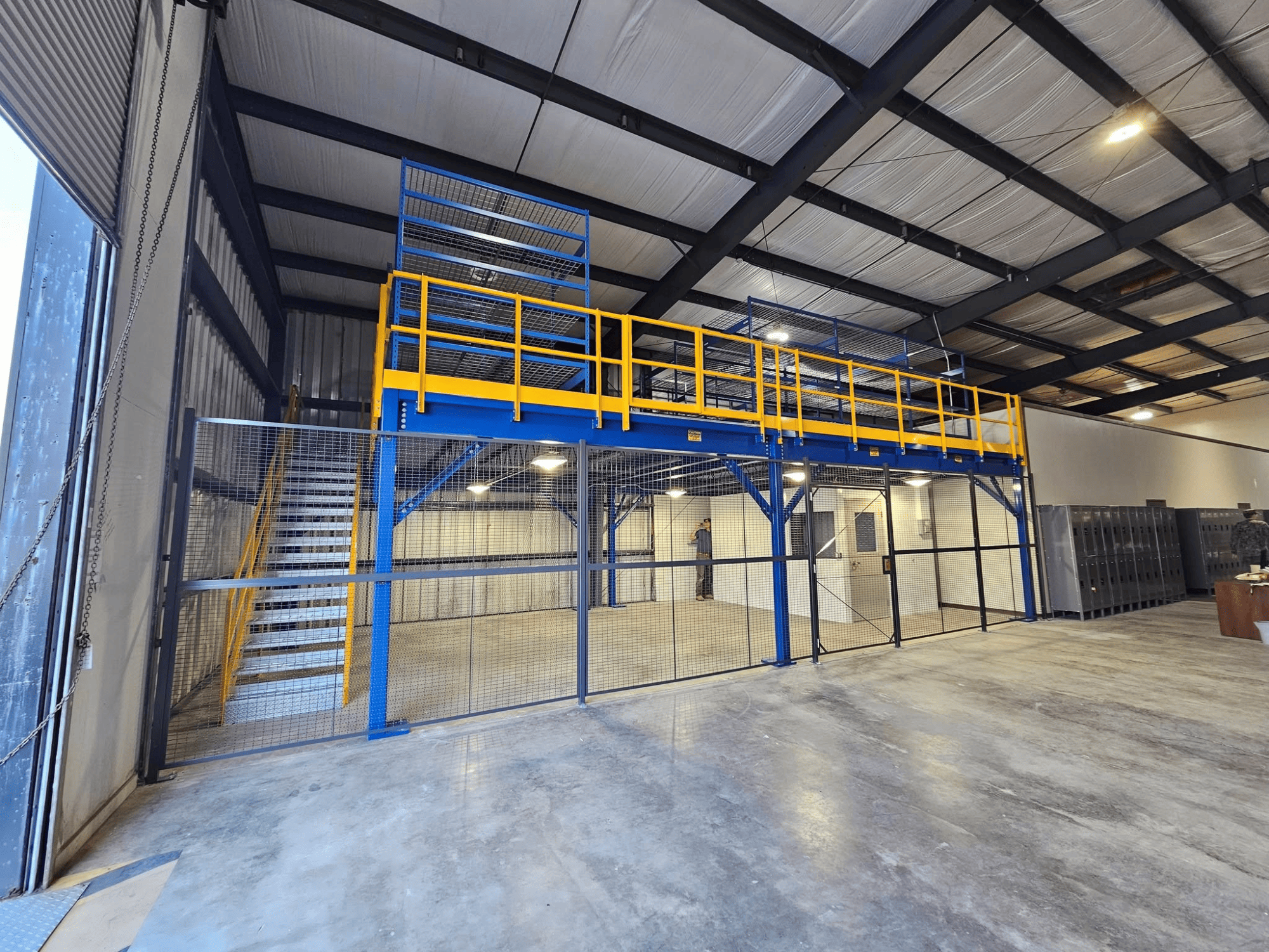 Kệ sàn Mezzanine là gì? Giải pháp tối ưu không gian kho hàng hiệu quả